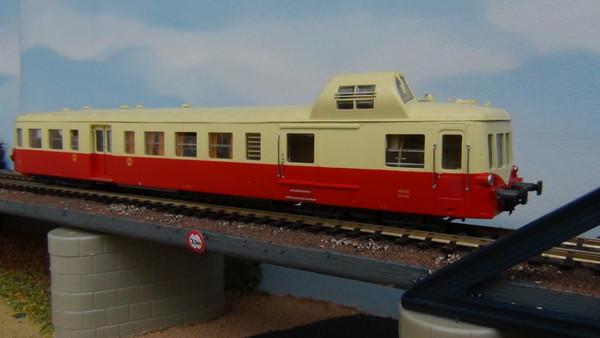 Mistral 21-05-S001 Autorail Diesel X 3703 – Rouge/Crème – SNCF Époque III – HO
