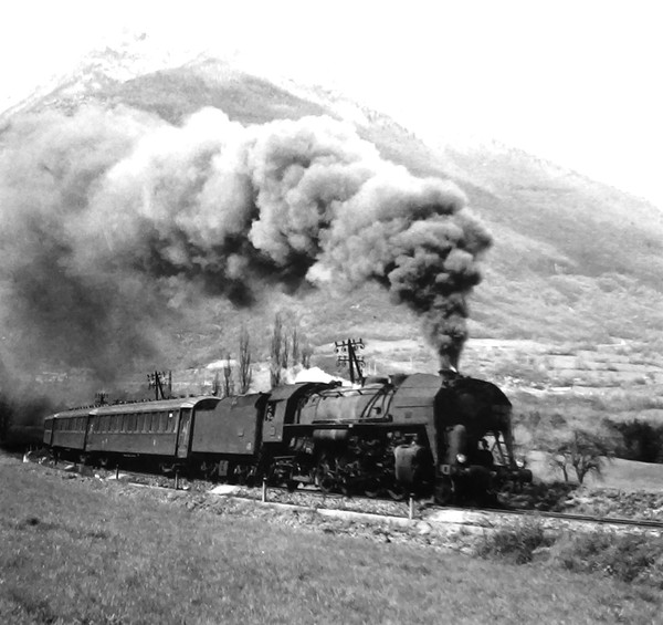 World - 33884 - Locomotive à piles à vapeur - Train électrique émettant de  la vraie vapeur - UltraJeux