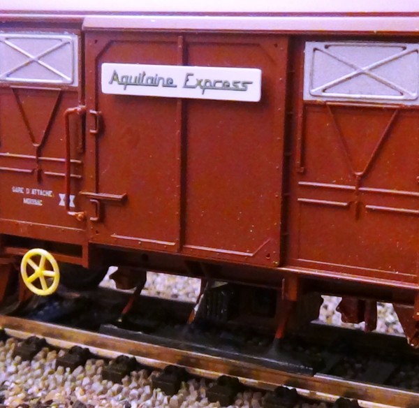 AJOUT D'UN MARCHEPIED SUR LE WAGON BRUITEUR.