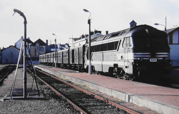 LA A1A-A1A 68042 EN GARE DE QUIBERON.