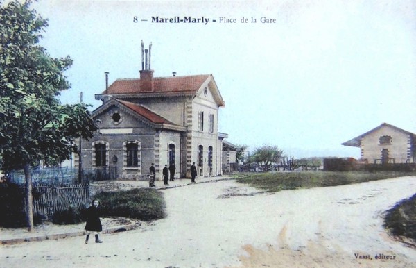 MAREILMARLY PLACE DE LA GARE.