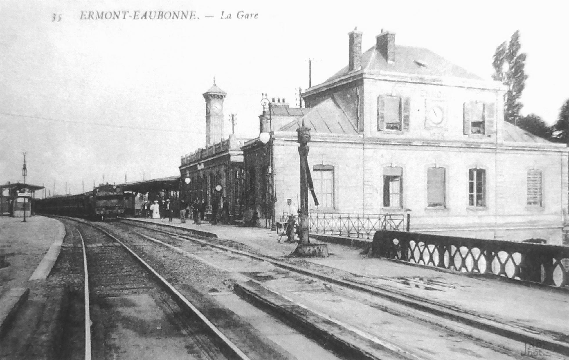 ERMONTEAUBONNE, LA GARE.