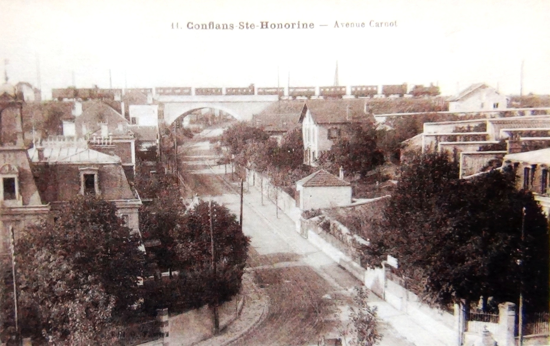 CONFLANSSAINTEHONORINE, LA GARE.